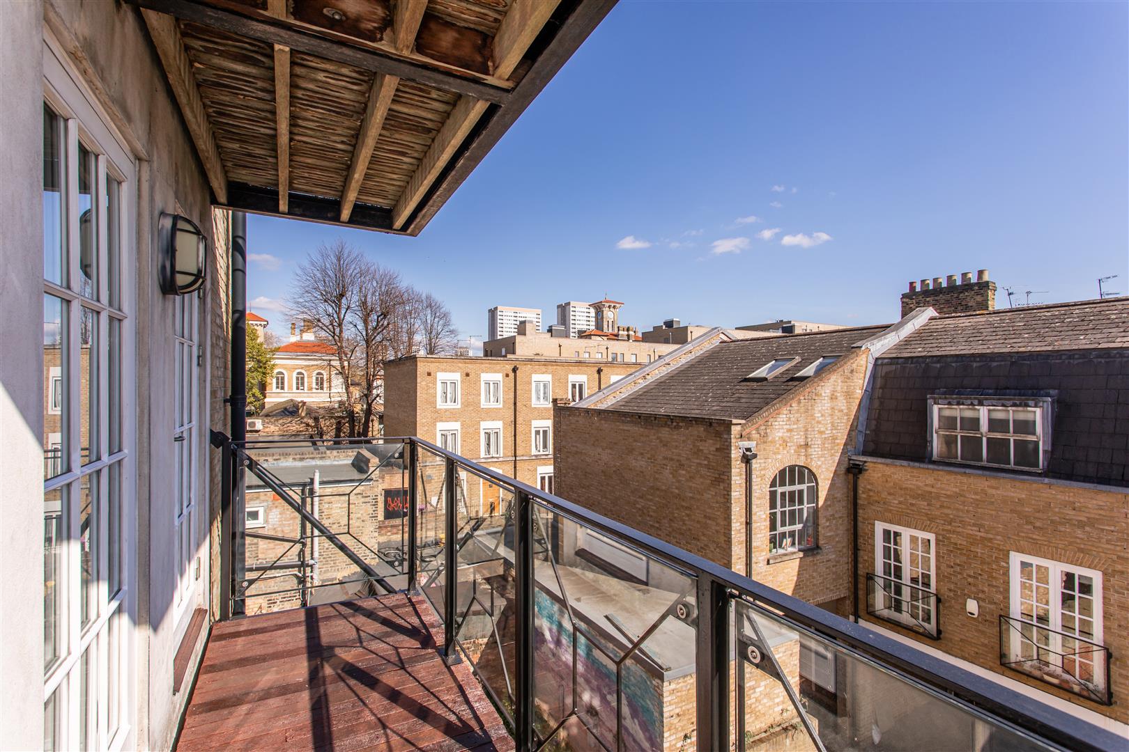 2 bed property in Hanover Place, Mile End